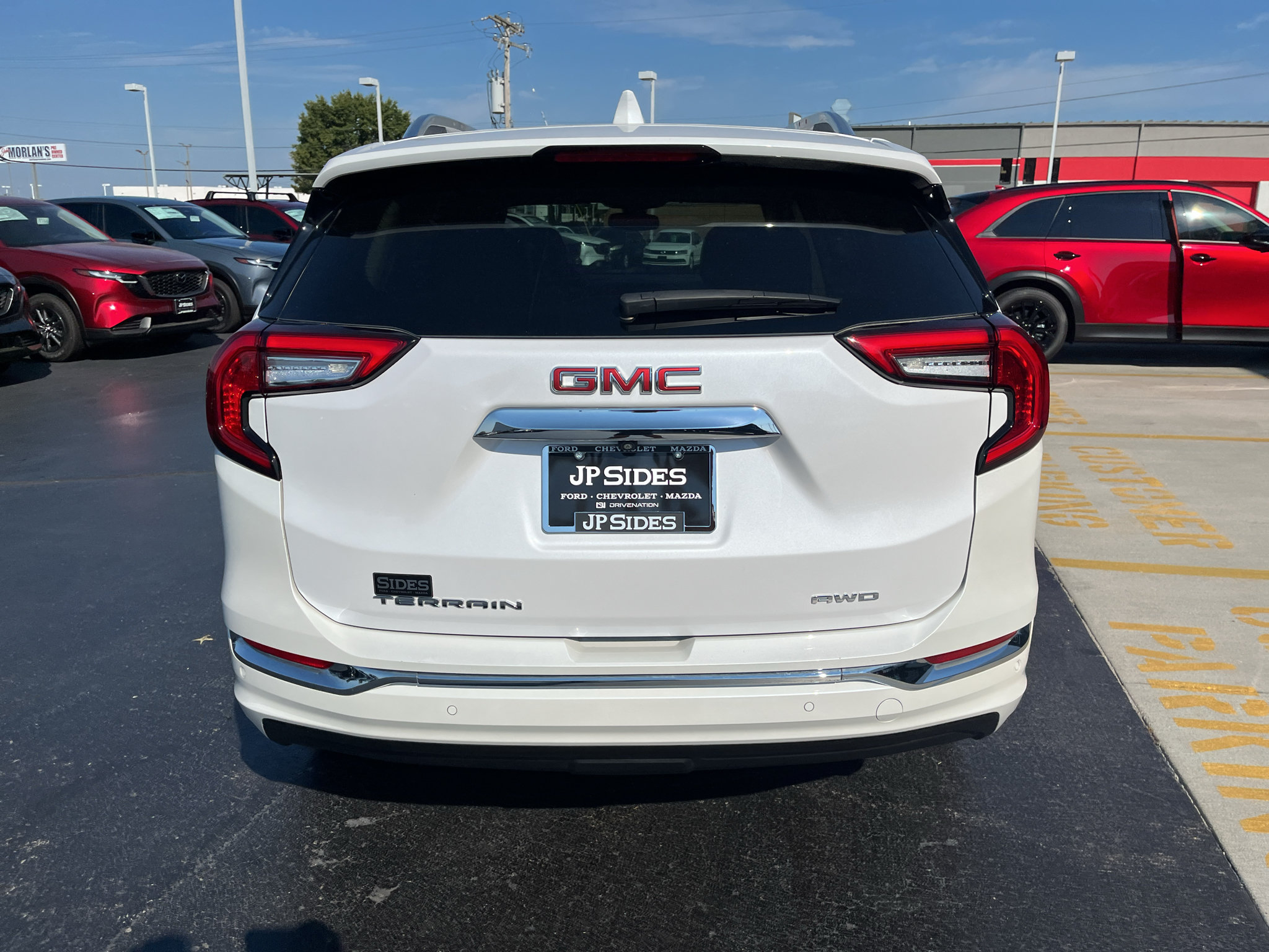 Used 2024 GMC Terrain Denali w/ Denali Premium Package AWD/4WD image 10