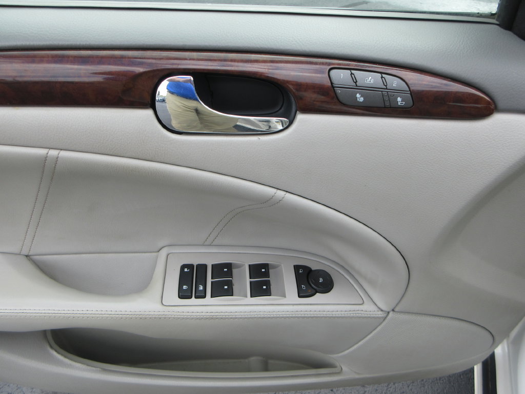 Used 2011 Buick Lucerne CXL w/ Driver Confidence Package FWD image 21