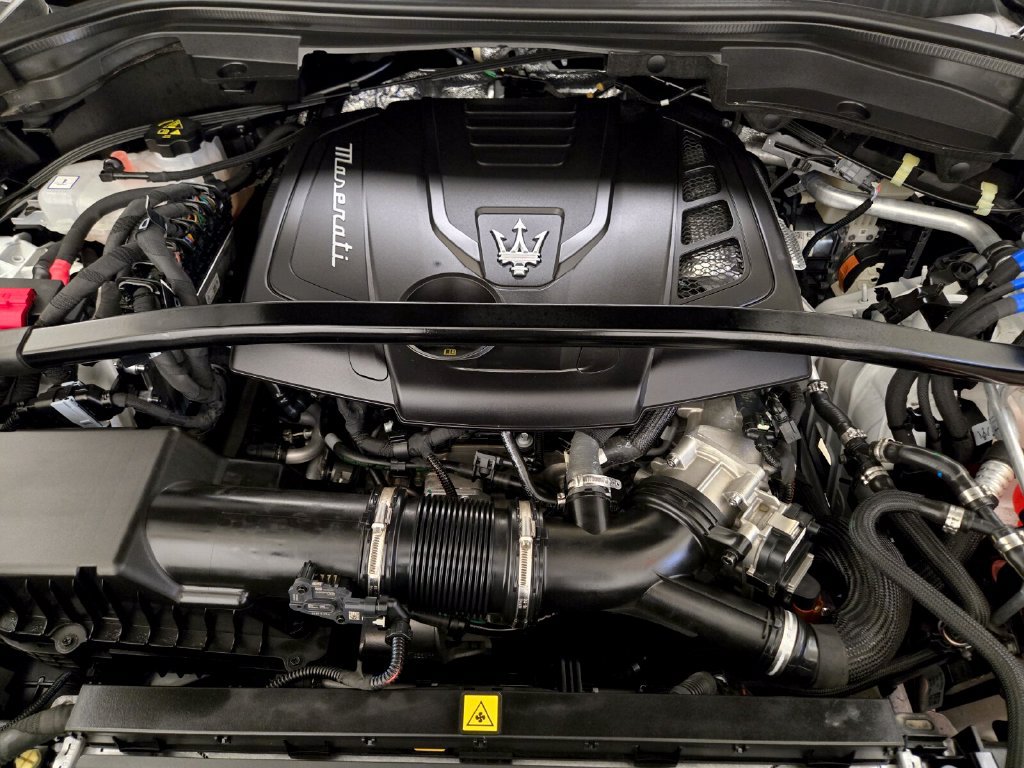 Certified 2024 Maserati Grecale GT AWD/4WD image 28