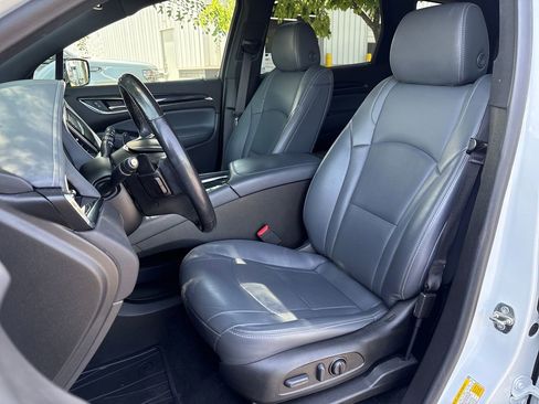 Used 2022 Buick Enclave Essence w/ Experience Buick Package FWD image 13