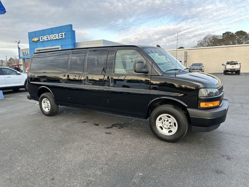 Used 2025 Chevrolet Express 3500 LS RWD image 1