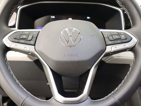 Certified 2025 Volkswagen Taos SE w/ Panoramic Sunroof Package image 12