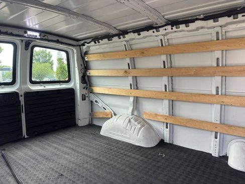 Used 2021 Chevrolet Express 2500 w/ Driver Convenience Package RWD image 19