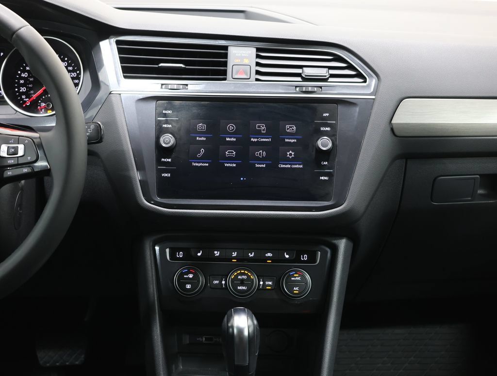 Used 2020 Volkswagen Tiguan SE AWD/4WD image 19