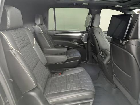 Used 2025 Cadillac Escalade ESV V AWD/4WD image 20