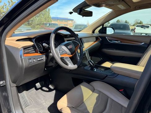 Used 2017 Cadillac XT5 Platinum AWD/4WD image 11