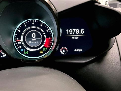 Used 2021 Aston Martin V8 Vantage Base image 10