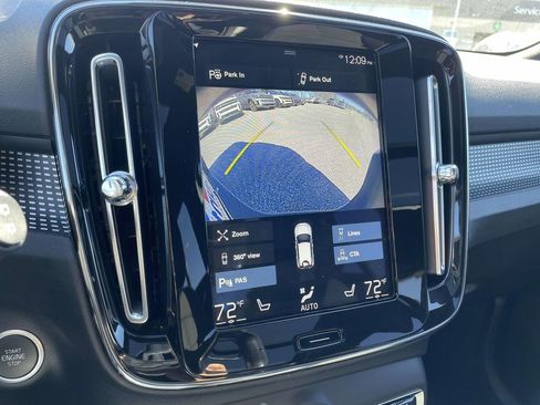 Used 2022 Volvo XC40 T4 R-Design w/ Advanced Package image 16