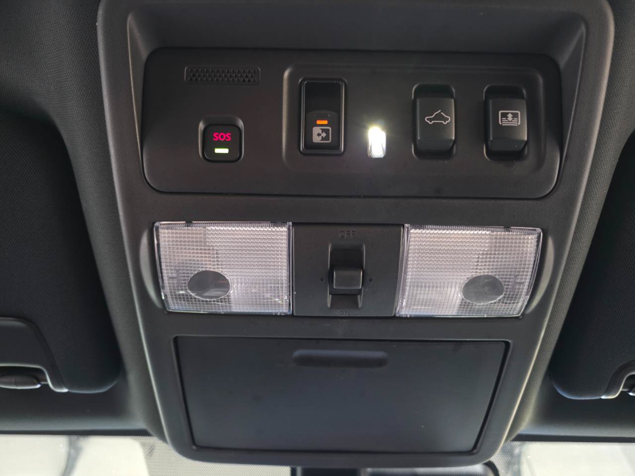Used 2022 Nissan Titan PRO-4X w/ Pro-4x Convenience Package AWD/4WD image 40