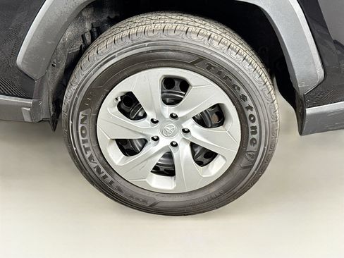 Used 2021 Toyota RAV4 LE AWD/4WD image 9