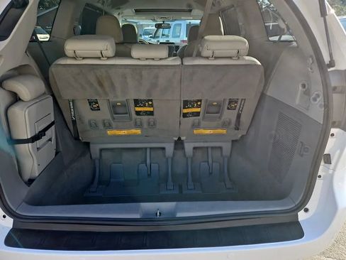 Used 2011 Toyota Sienna XLE image 25
