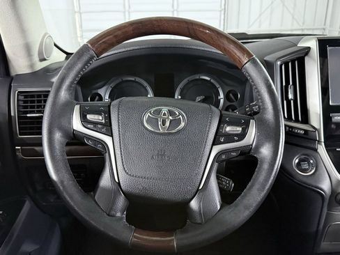 Used 2016 Toyota Land Cruiser image 47