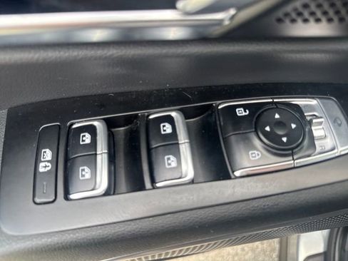 Used 2025 Kia Telluride EX w/ EX Captain's Chair Package FWD image 19