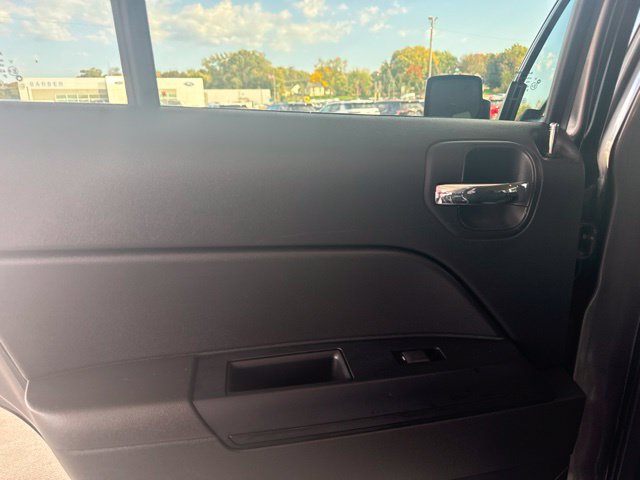 Used 2014 Jeep Patriot Latitude AWD/4WD image 26