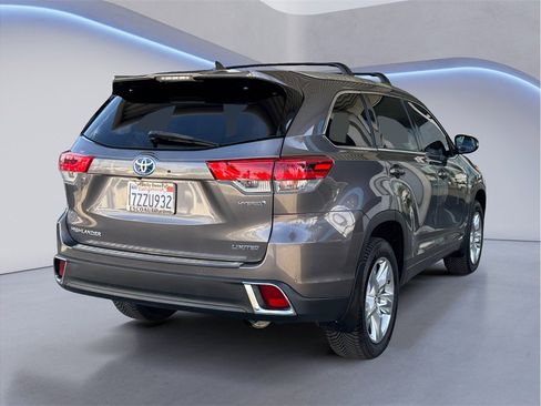 Used 2017 Toyota Highlander Limited image 6