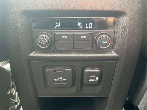 Used 2023 Chevrolet Traverse RS image 27