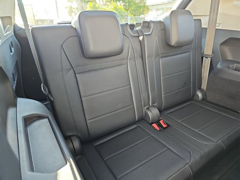 Used 2020 Volkswagen Tiguan SE image 12