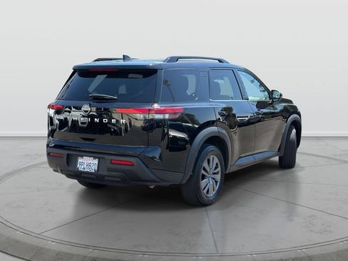 Certified 2025 Nissan Pathfinder SV FWD image 4