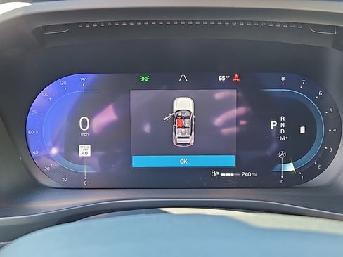 Used 2025 Volvo XC40 B5 Ultra w/ Climate Package image 24