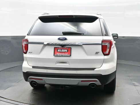 Used 2017 Ford Explorer XLT w/ Equipment Group 202A FWD image 5