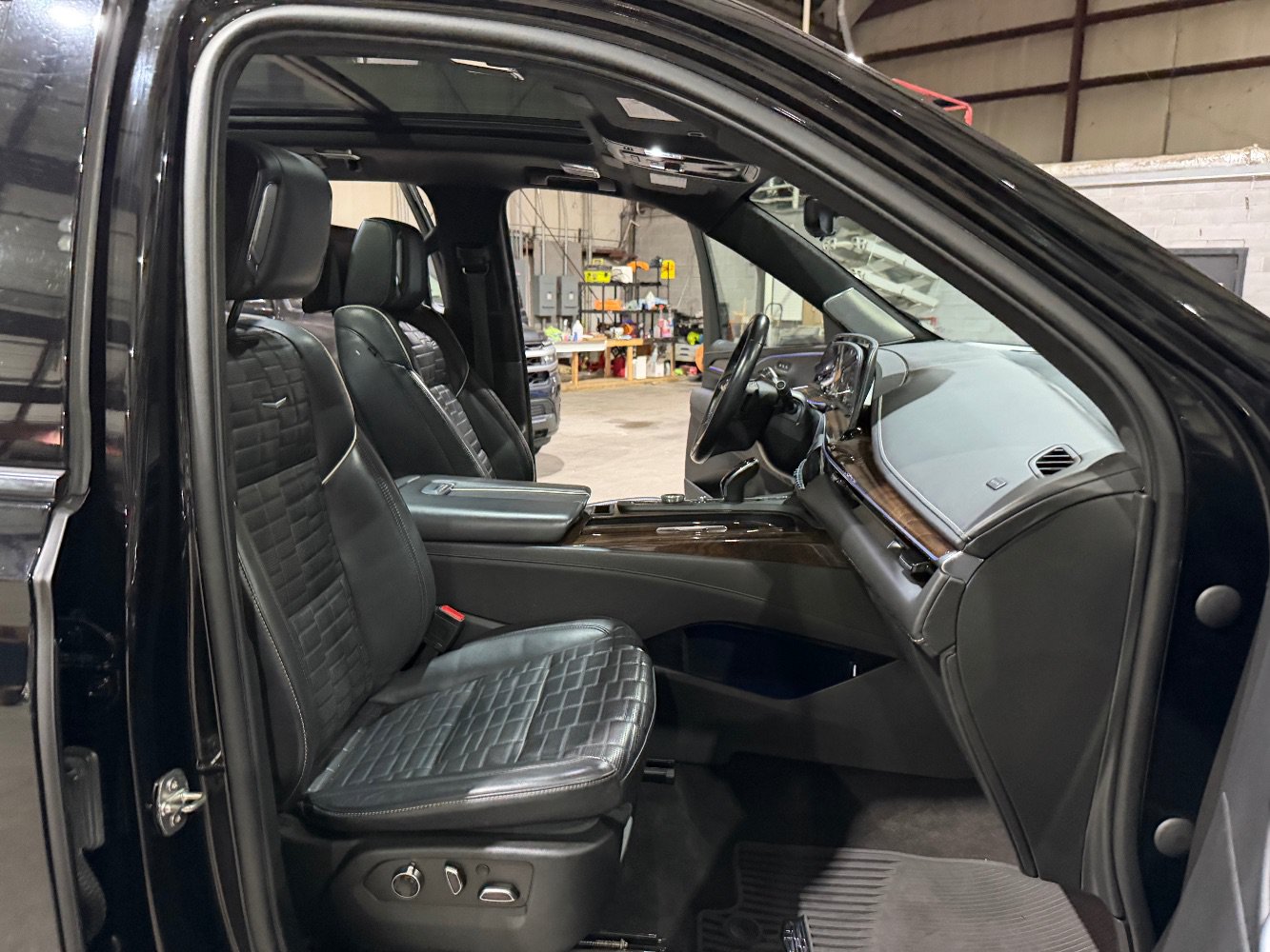 Used 2022 Cadillac Escalade Sport Platinum w/ LPO, ONYX Package AWD/4WD image 26
