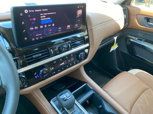 New 2026 Nissan Pathfinder Platinum AWD/4WD image 18