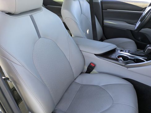 Used 2023 Toyota Camry XLE image 10