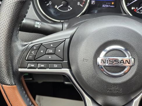 Used 2018 Nissan Rogue SL w/ Premium Package image 16