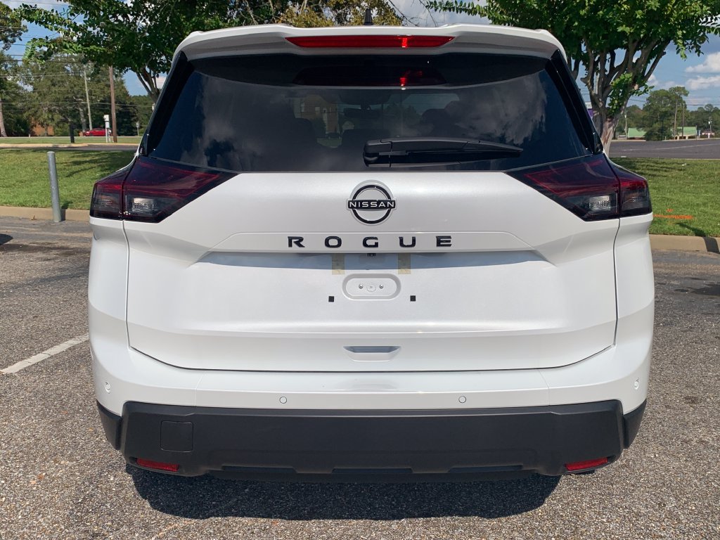 New 2026 Nissan Rogue Dark Armor FWD image 5
