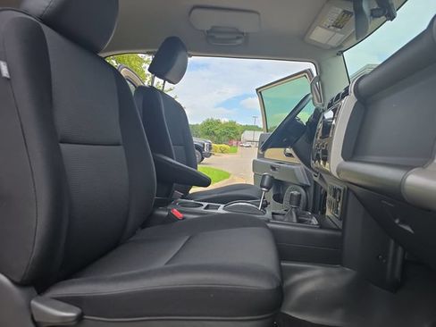 Used 2014 Toyota FJ Cruiser 4WD w/ Upgrade Package image 11