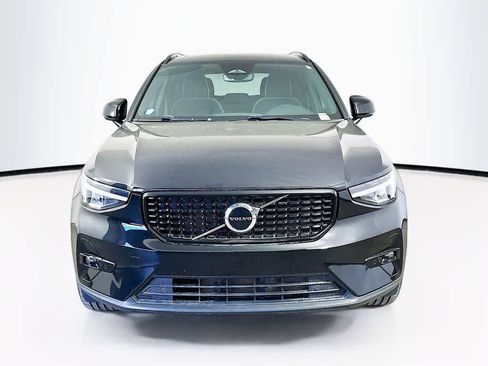 Used 2023 Volvo XC40 B5 Plus image 6