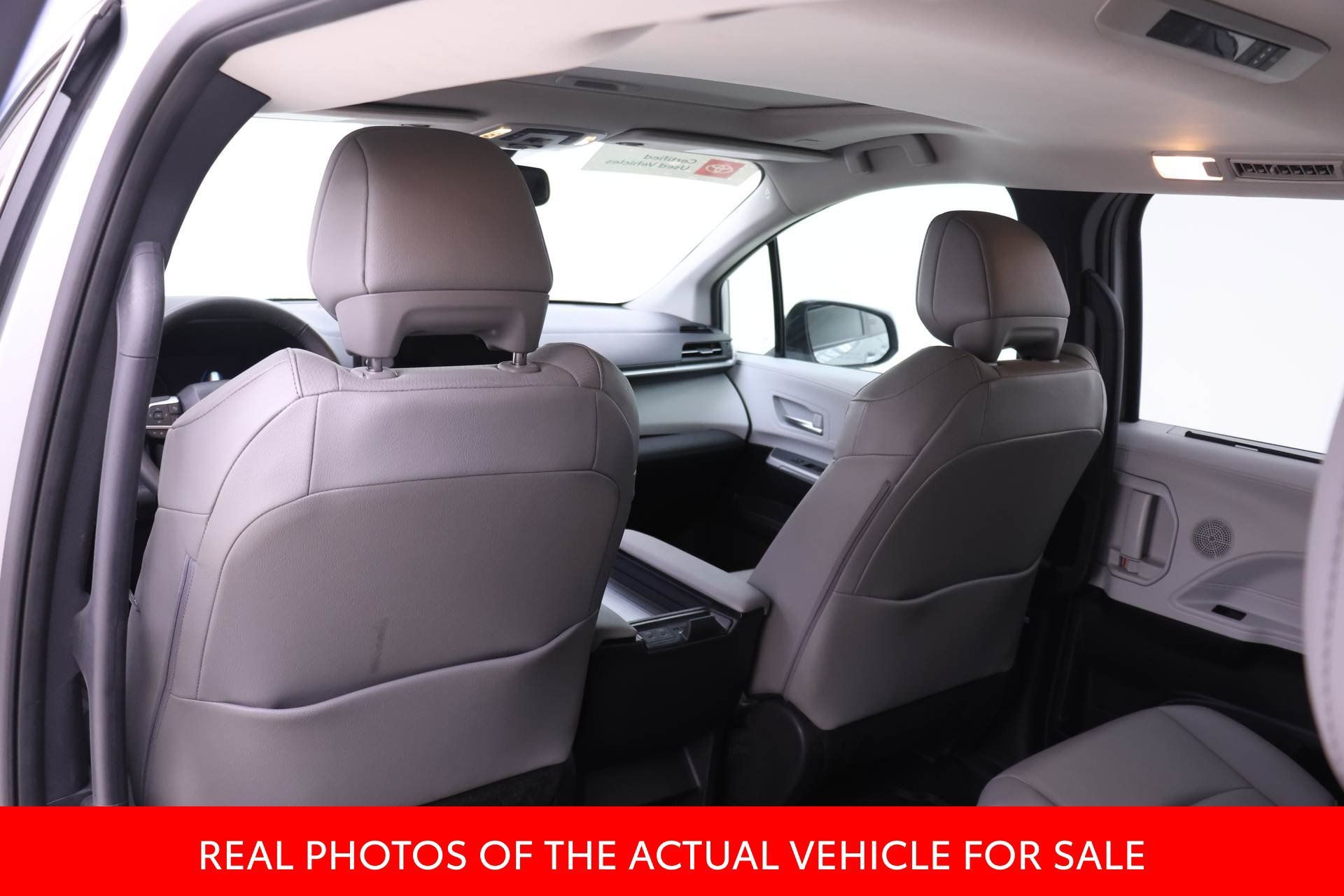 Used 2025 Toyota Sienna XLE FWD image 11