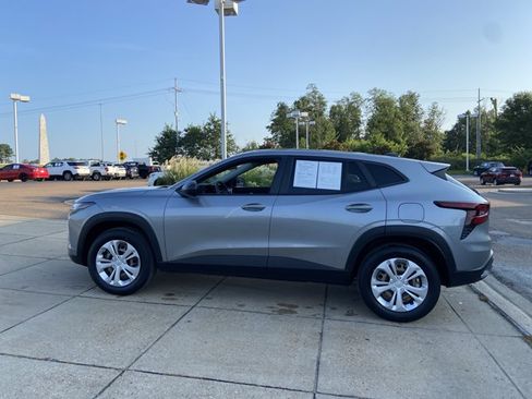 Used 2024 Chevrolet Trax LS w/ Driver Confidence Package FWD image 7