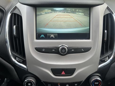 Used 2018 Chevrolet Cruze LS image 16