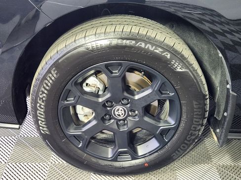 Used 2025 Toyota Sienna XLE Woodland Edition image 9