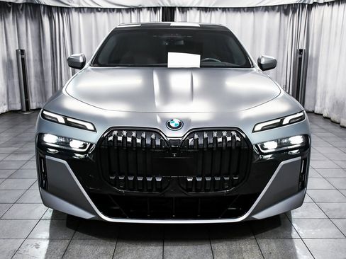 Used 2023 BMW i7 xDrive60 image 2