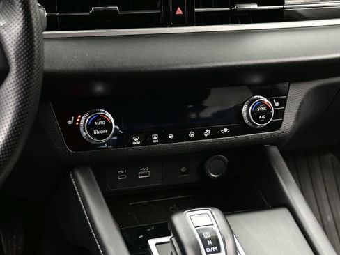 Used 2024 Mitsubishi Outlander SE image 9