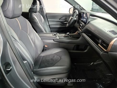 Used 2026 Toyota Grand Highlander AWD Hybrid image 23