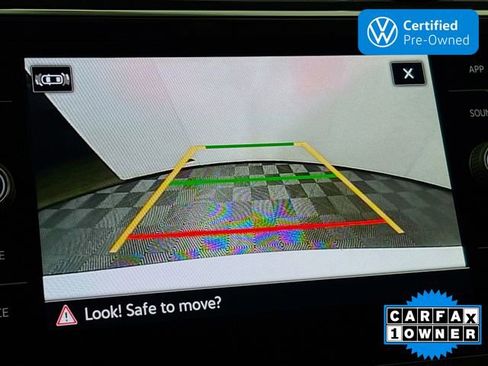 Used 2023 Volkswagen Tiguan SE w/ Panoramic Sunroof Package image 15