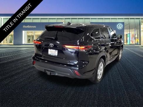 Used 2024 Toyota Highlander LE AWD/4WD image 25
