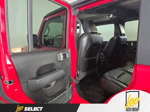 Used 2019 Jeep Wrangler Unlimited Sahara AWD/4WD image 16