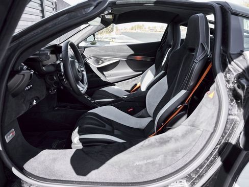 Used 2024 McLaren 750S RWD image 32