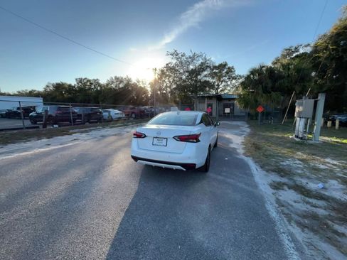 Used 2025 Nissan Versa SV image 16