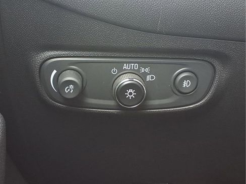 Used 2023 Chevrolet Equinox Premier image 13