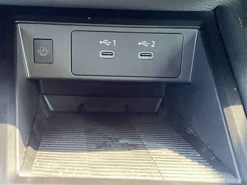 New 2025 Nissan Kicks SR image 8