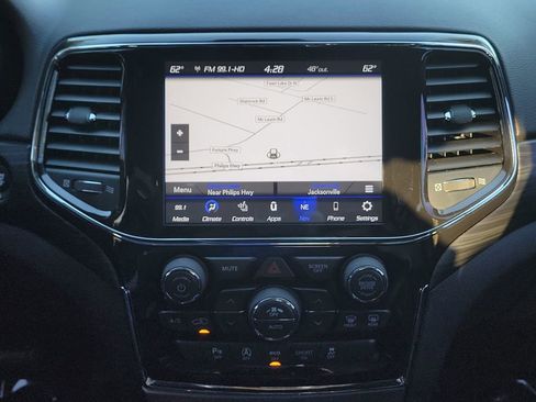 Used 2020 Jeep Grand Cherokee Altitude image 29