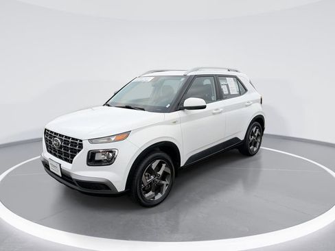 Used 2024 Hyundai Venue SEL image 4