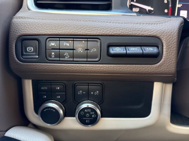 Used 2021 GMC Yukon Denali w/ Denali Premium Package AWD/4WD image 25