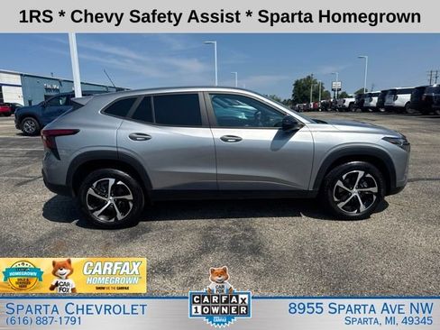Used 2024 Chevrolet Trax RS w/ Driver Confidence Package FWD image 2