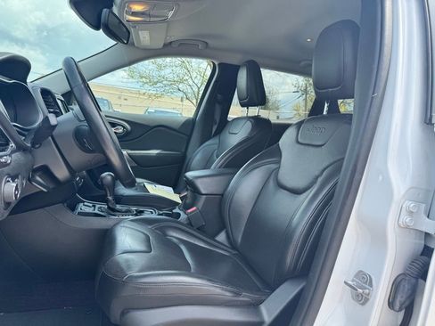 Used 2019 Jeep Cherokee Limited FWD image 8